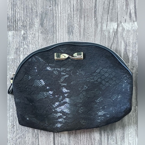 Victoria’s Secret Cosmetic Case - Picture 1 of 4